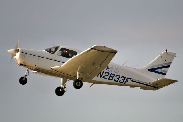 Piper Cherokee (N2833F)