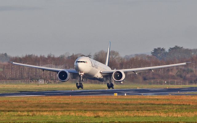 BOEING 777-300 (9K-AOM) - kuwait b777-369er 9k-aom about to land at shannon 18/12/17.