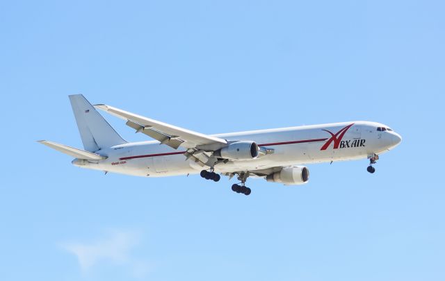 BOEING 767-300 (N219CY) - landing runway 36 right