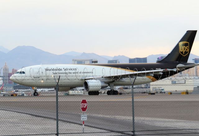 Airbus A300F4-600 (N166UP)