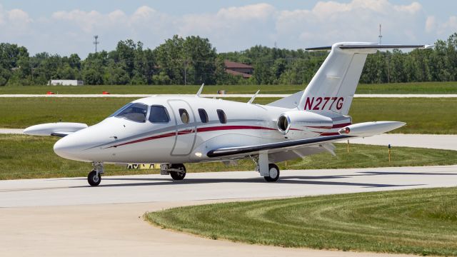 Eclipse 500 (N277G) - An Eclipse EA-500 taxi's into the parking area at KVPZ.