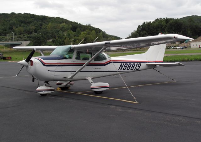 Cessna Skyhawk (N98819) - At the RELIANT AIR ramp. RELIANT AIR offers the lowest fuel price on the Danbury (KDXR) airport.