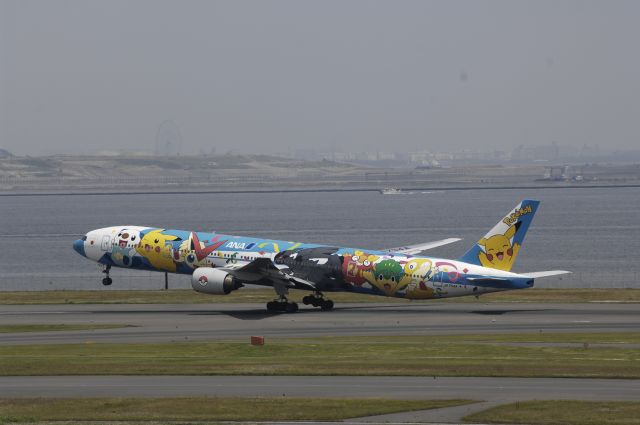 BOEING 777-300 (JA754A) - Takeoff at Haneda Intl Airport Rwy34R on 2013/05/16 "Pokemon c/s"