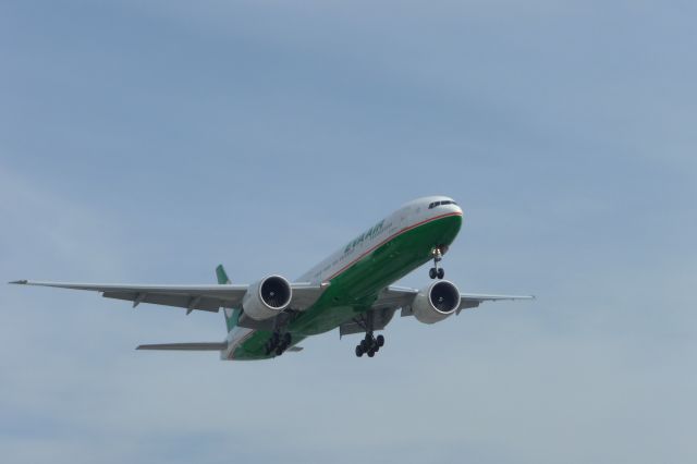 Boeing 777-200 (B-16721) - Eva Air touching down on 24R