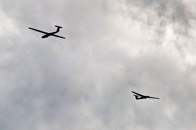 Unknown/Generic Glider (N363BA) - Two gliders pass each other under an overcast sky during glider operations at Roosevelt Memorial Airport.