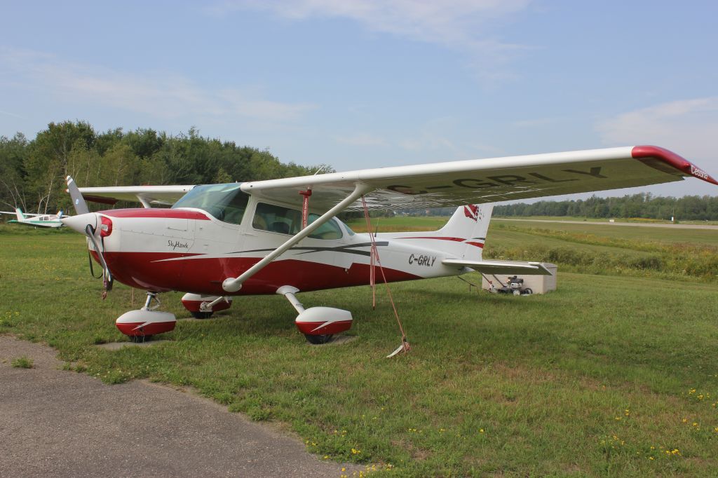 Cessna Skyhawk (C-GRLY) - Cessna Skyhawk 172M C-GRLY Aéroport de Lachute CSE4 QC. 25-08-2018