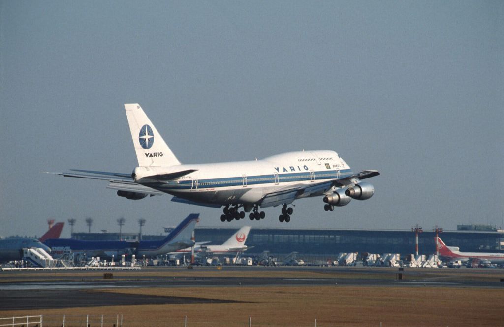 BOEING 747-300 (PP-VNI) - Short Final at Narita Intl Airport Rwy16 on 1989/12/11