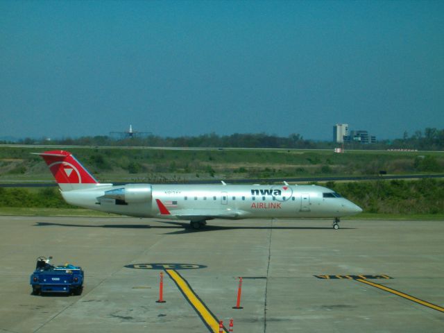 Canadair Regional Jet CRJ-200 (N813AY)