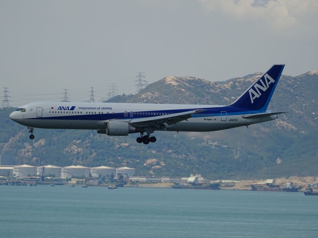 BOEING 767-300 (JA617A)