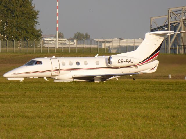 Embraer Phenom 300 (CS-PHJ)