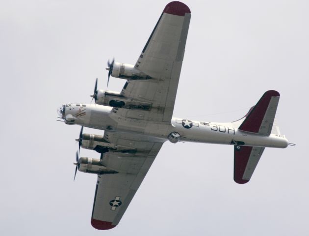 Boeing B-17 Flying Fortress (N1517N)