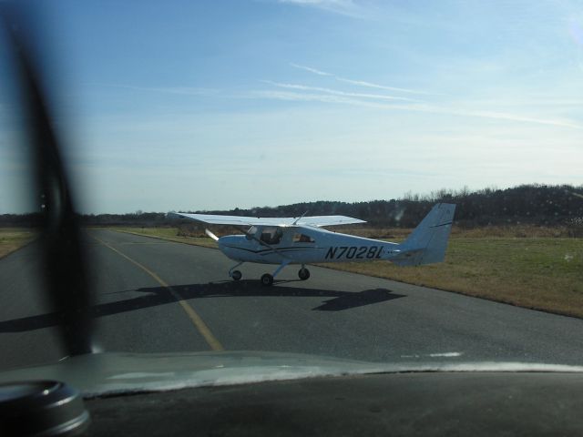 Cessna Skycatcher (N7028L) - pre-takeoff   OWD Rwy 35