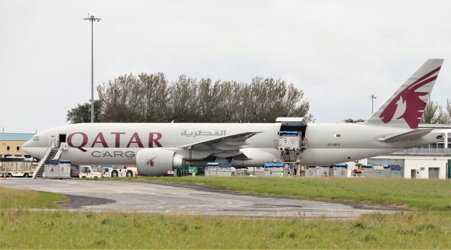 Boeing 777-200 (A7-BFC) - qatar cargo b777-fdz a7-bfc loading horses at shannon 1/10/20.