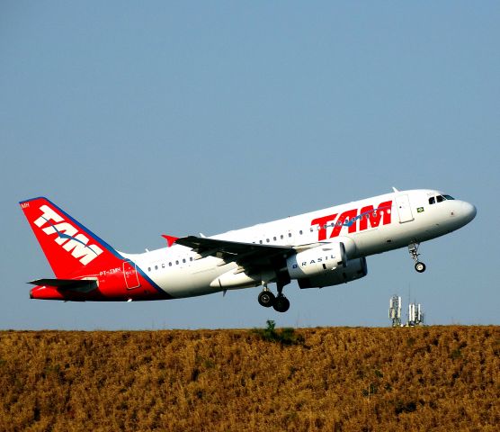 Airbus A319 (PT-TMH)