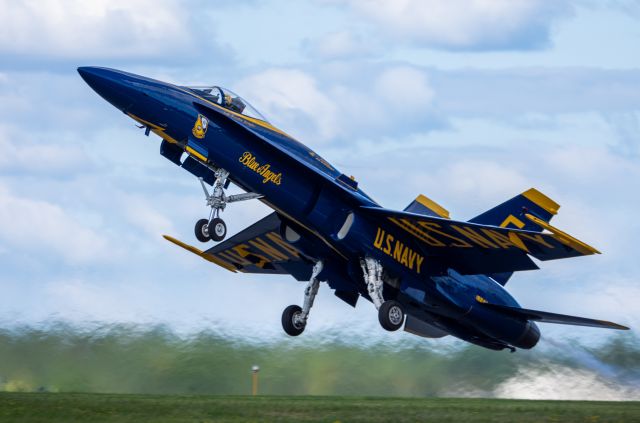 — — - Operator: US Navy Blue Angelsbr /Aircraft: McDonnell Douglas F/A-18C Hornetbr /#1 - Captain Eric Doyle (Flight Leader)br /#2 - Lieutenant James Haley (Right Wing)br /#3 - Lieutenant James Cox (Left Wing)br /#4 - Major Jeff Mullins (Slot)br /#5 - Lt Commander Brandon Hempler (Lead Solo)br /#6 - Lt Commander Andre Webb (Opposing Solo)br /#7 - Lieutenant Cary Rickoff (Narrator)