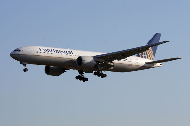 Boeing 777-200 (N69020)