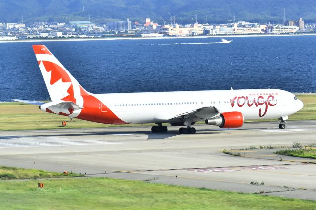 BOEING 767-300 (C-GHLA)
