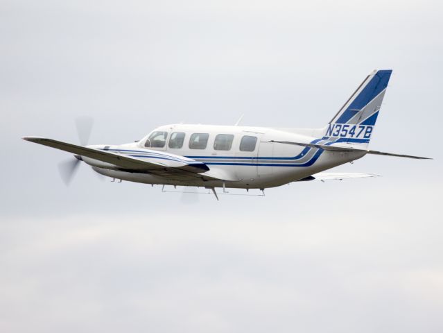 Piper Navajo (N3547B) - Take off runway 22.