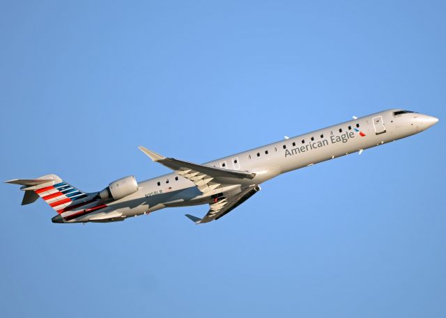 Canadair Regional Jet CRJ-900 (N958LR)