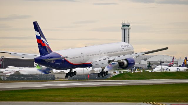 BOEING 777-300 (VQ-BQD) - BOE337 on final to Rwy 16R to complete a flight test on 3/22/14. (LN:1185 / cn 41682).