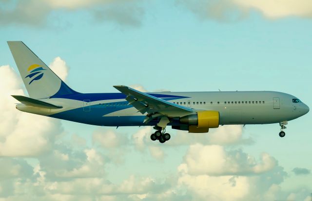 BOEING 767-200 (N603KW)