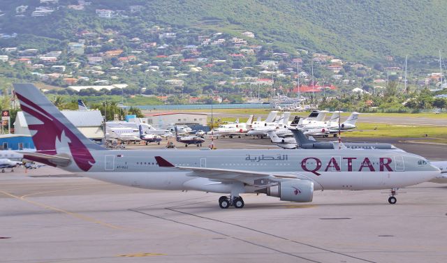 Airbus A330-200 (A7-HJJ)