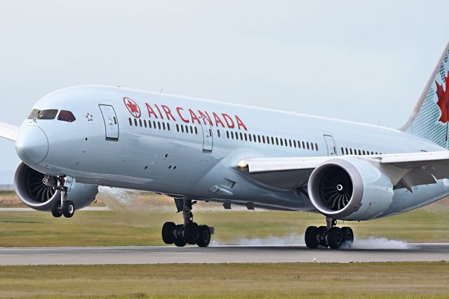 Boeing 787-9 Dreamliner (C-FRSA)