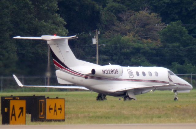 Embraer Phenom 300 (N328QS)