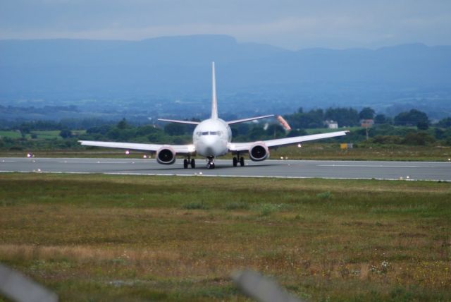 BOEING 737-300 (G-TOYG)