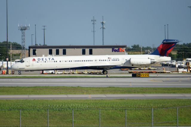 McDonnell Douglas MD-88 (N979DL)