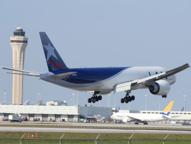 BOEING 777-200LR (N776LA)