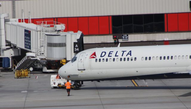 McDonnell Douglas MD-88 (N994DL)