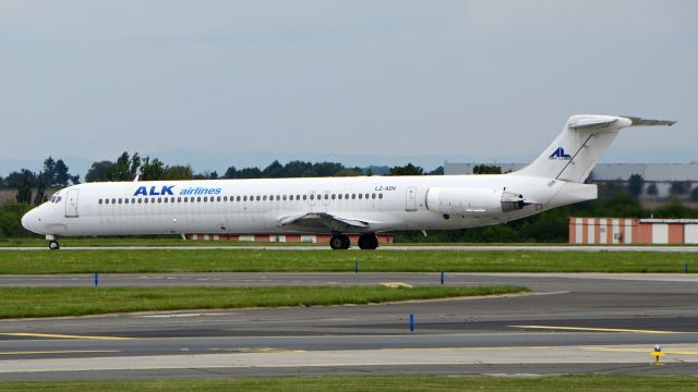 McDonnell Douglas MD-82 (twin-jet) (MD82) Aircraft (page 3 McDonnell Douglas MD-82 (twin-jet) (MD82) Aircraft (page 3