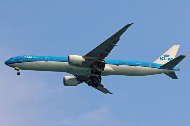 BOEING 777-300 (PH-BVN)