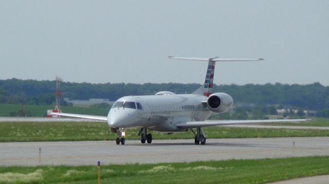 N659AE — - I was able to go onto the tarmac right next to the taxiway because of a special event the Iowa Air National Guard had going on.  American Eagle (Envoy Air) 3258 arriving from Chicago OHare at 2:49 PM CDT, 24 minutes delayed.  Taken June 11, 2016 with Sony HDR-CX230.  