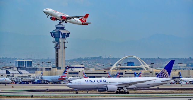 Boeing 777-200 (N769UA) - N769UA United Airlines Boeing 777-222 s/n 26921 - N852VA Virgin America Airbus A320-214 s/n 5004 - Los Angeles International Airport (IATA: LAX, ICAO: KLAX, FAA LID: LAX)br /Photo: TDelCorobr /September 3, 2017