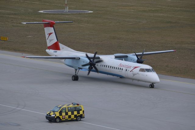 de Havilland Dash 8-400 (OE-LGD)