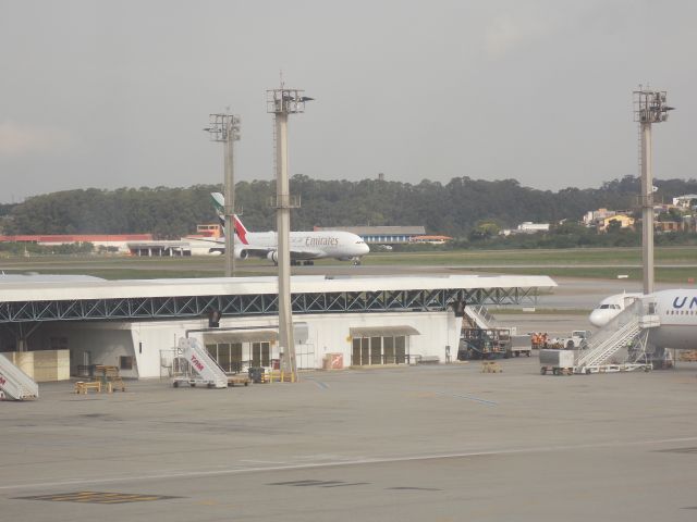Airbus A380-800 (UAE261) - Landing Airport Int'l São Paulo - Guarulhos / SP