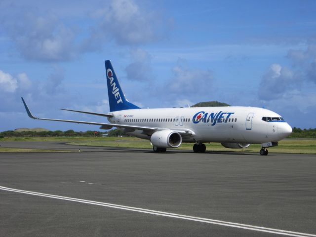 Boeing 737-800 (C-GDGT)