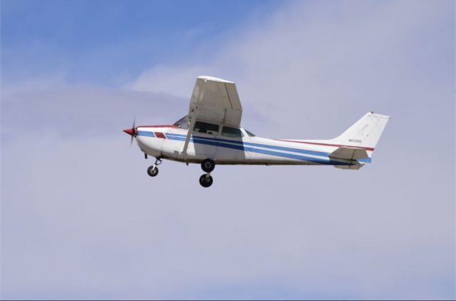 Cessna Skyhawk (N6328D)