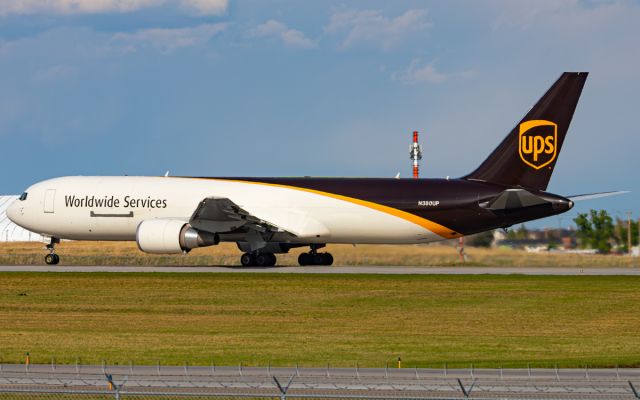 BOEING 767-300 (N380UP)