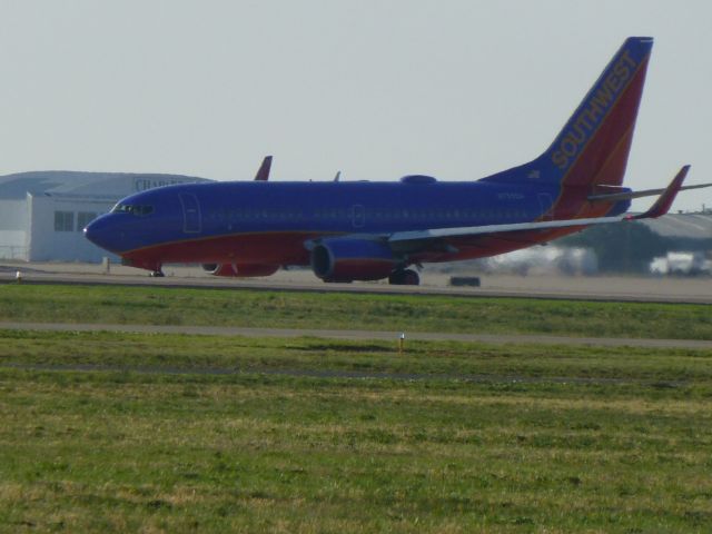 BOEING 737-300 (N755SA)