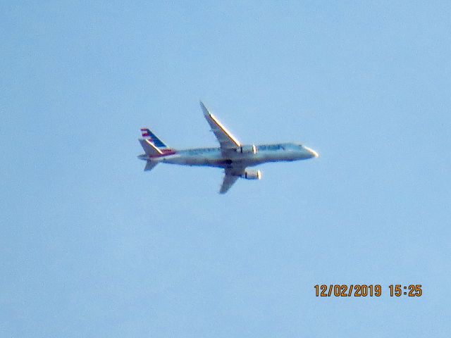 Embraer 175 (N280NN)