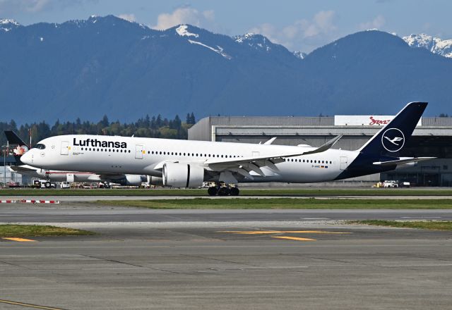 Airbus A350-900 (D-AIVC)