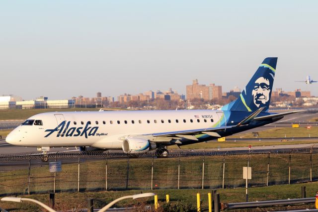 Embraer 175 (N181SY) - LaGuardia (LGA). Alaska Airlines / SkyWest Airlines flight AS3325 / OO3325 taxis for departure to Dallas Love Field (DAL).br /Taken from Planeview Park, 23rd Avenue at the end of Runway 4/22br /2017 11 29  a rel=nofollow href=http://alphayankee.smugmug.comhttps://alphayankee.smugmug.com/a