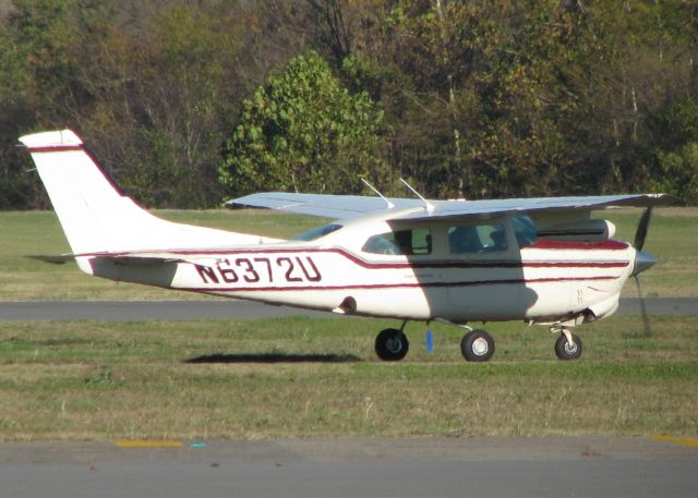 Cessna Centurion (N6372U) - About to depart runway 32 at Downtown Shreveport.