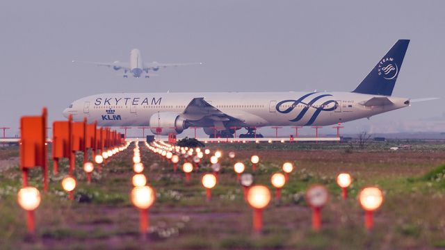 BOEING 777-300ER (PH-BVD)