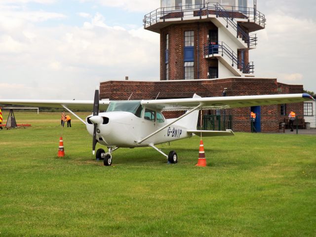 Cessna Skyhawk (G-BNTP)