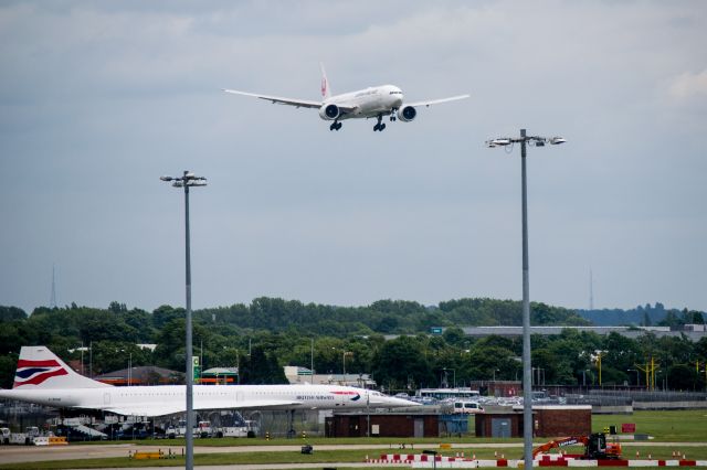 BOEING 777-300 (JA736J) - Japan Airlines 777-346ER JA736J landing on 27L at London Heathrow LHR.