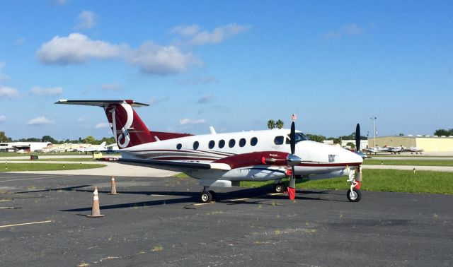 Beechcraft Super King Air 300 (N254PC)